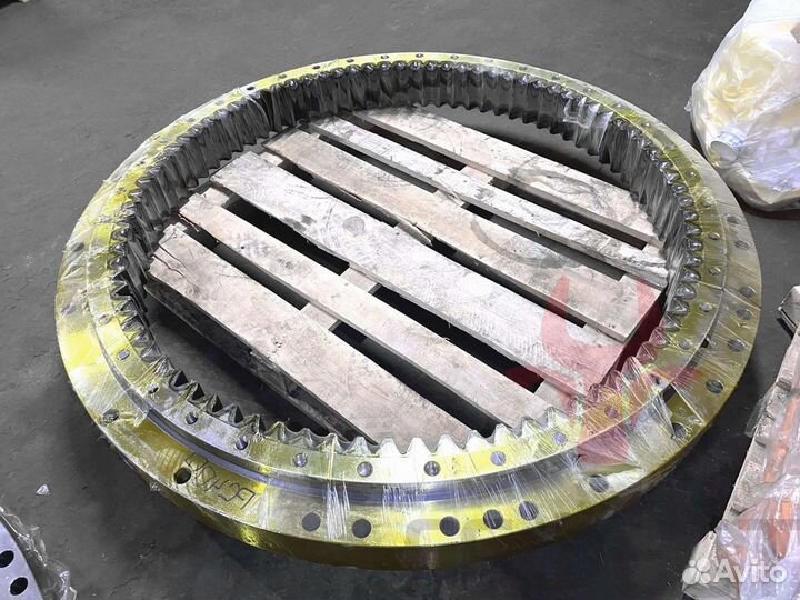 Опорно-поворотный круг Komatsu PC400-LC