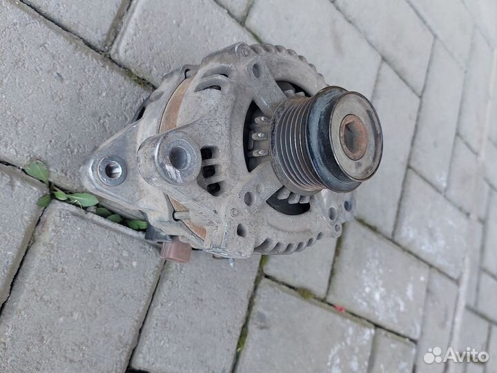 Генератор на toyota corolla 150