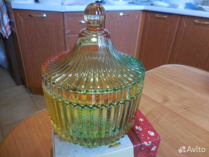 Конфетница новая с крышкой