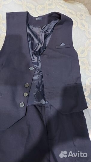 Продаю школьный костюм