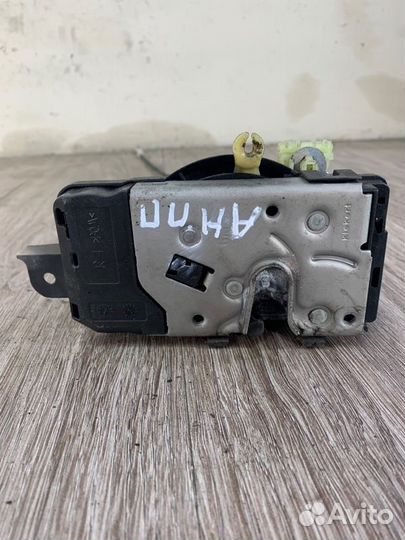 Замок двери передний правый Opel Astra H