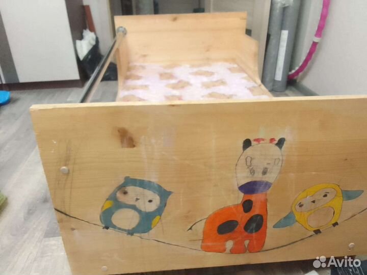 Продаётся детская кроватка, ручной работы)