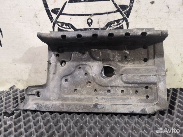 Уплотнитель капота Bmw 7-Series F02 N54B30A 2009