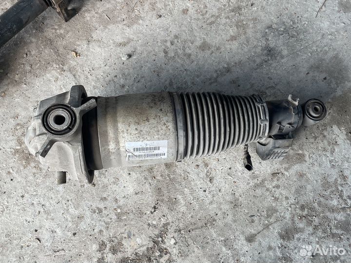 Пневмостойка задняя правая cayenne 957 7l5616020