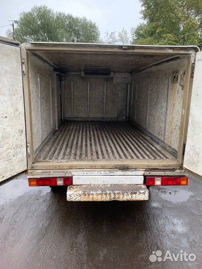 В разборе Toyota hiace LH80 2L