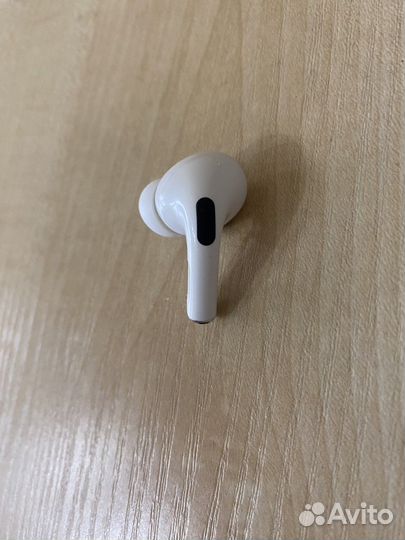 Левый наушник AirPods Pro