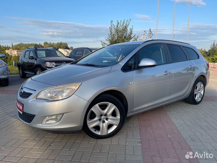Opel Astra, 2011