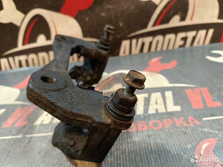 Скоба суппорта передняя правая Kia Ceed Ed