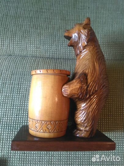 Статуэтка из дерева