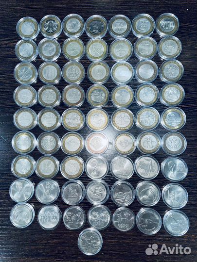 Большая коллекция монет и банкнот