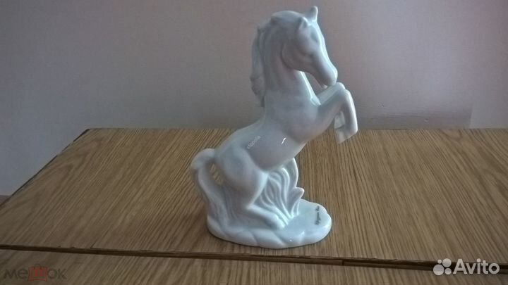 Статуэтки фарфор керамика металл кони лошади