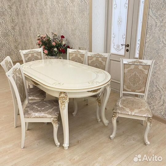 Стол и стулья