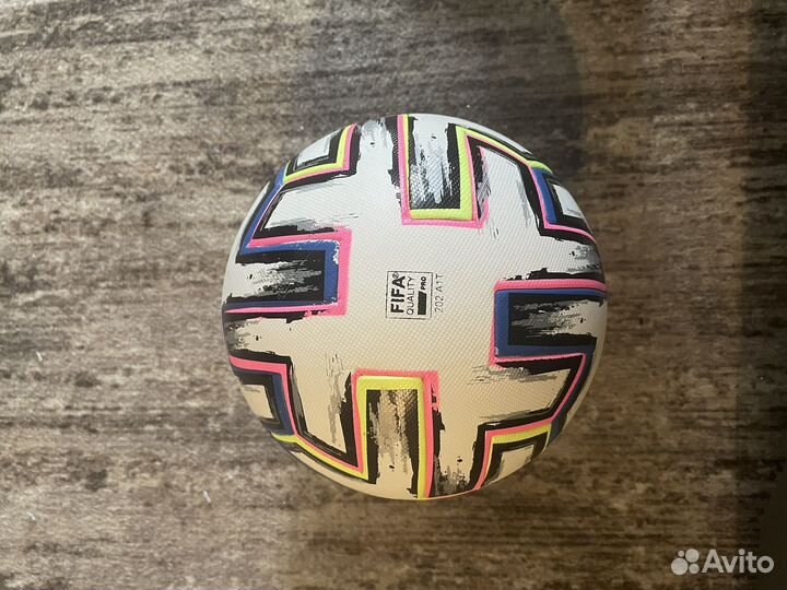 Футбольный мяч adidas