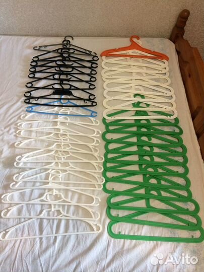 Вешалки разные 79 штук б/у - цена за всё