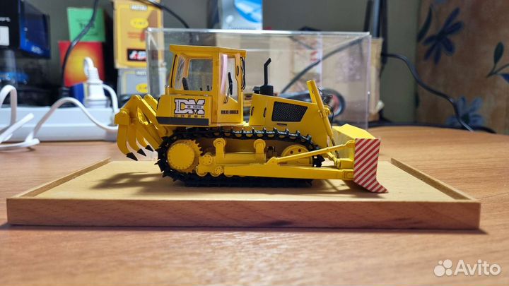 Модель трактора Б-100