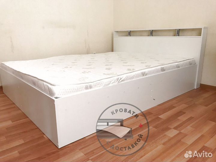 Кровать с матрасом