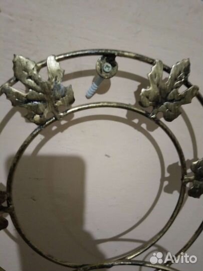 Подставка под цветы металлическая