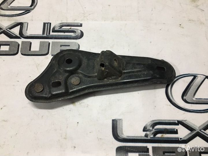 Крепление балки подвески заднее правое Lexus Es250
