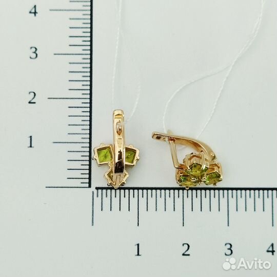 Серьги с синтетическим камнем Золото