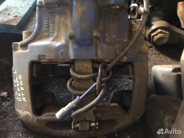 Тормозные суппорта передние задние мерседес атего