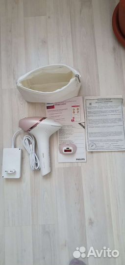 Фотоэпилятор Philips Lumea BRI950