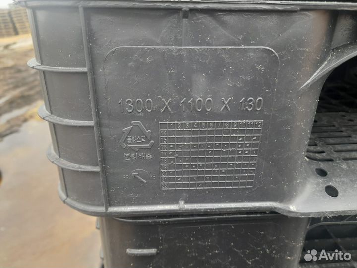 Пластиковые поддоны б/у 1300х1100х130