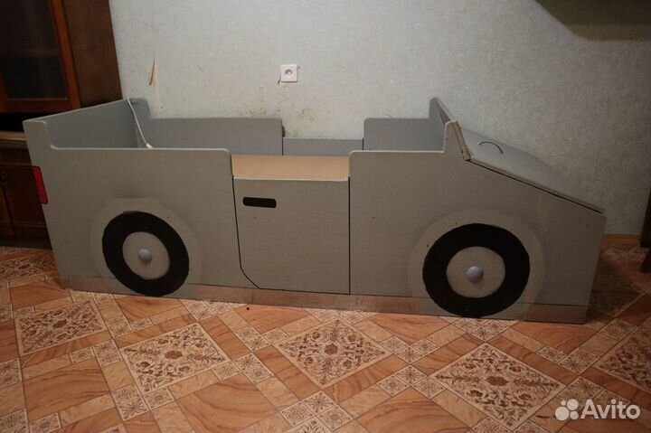 Продам детскую кровать в виде машины