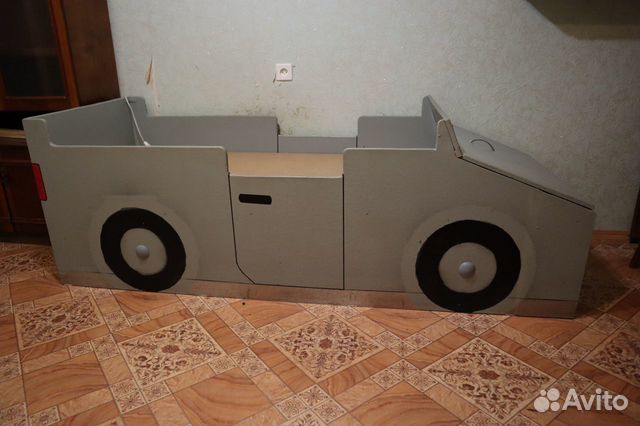 Продам детскую кровать в виде машины