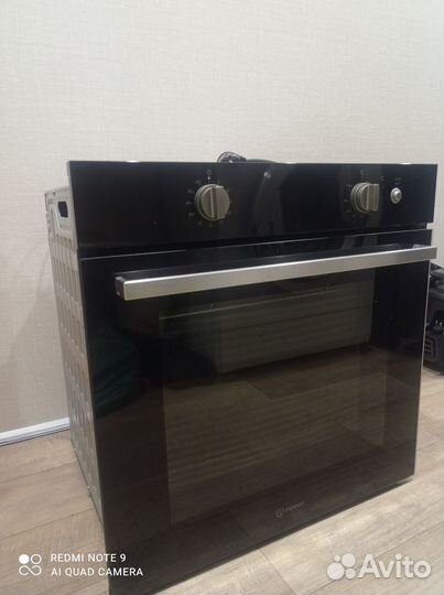 Газовый духовой шкаф Indesit (Индезит) IGW 620 BL