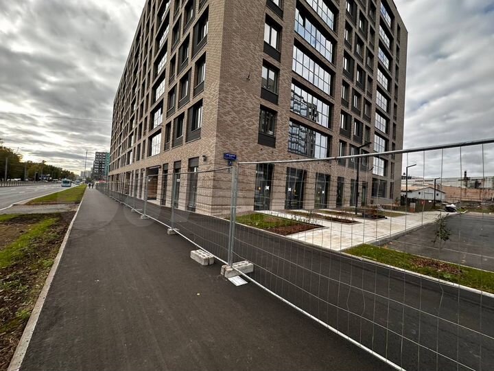 Первая линия, высокий трафик, 56.17 м²