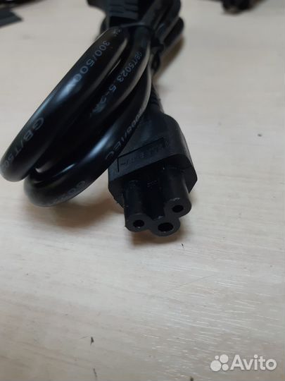 Кабель питания (сетевой шнур) 220В