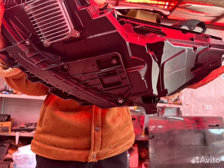 Правая и левые фары Tesla Model 3 рестайлинг