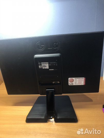 Монитор LG 18.5 vga 1366x768