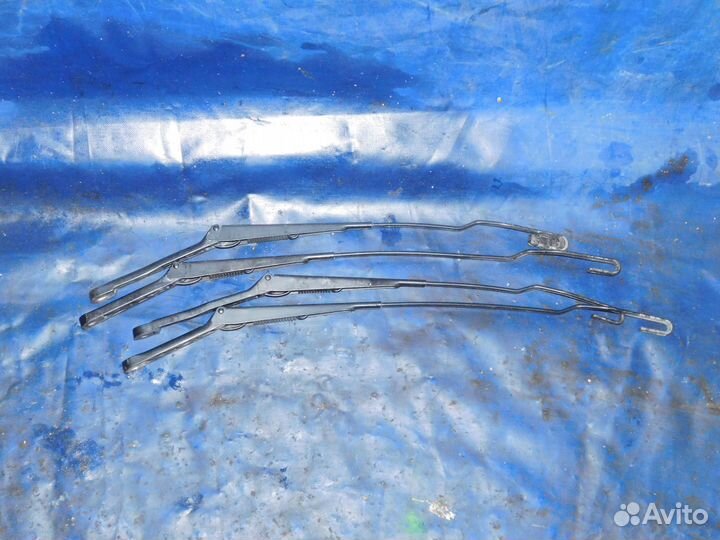 Поводок дворников т4