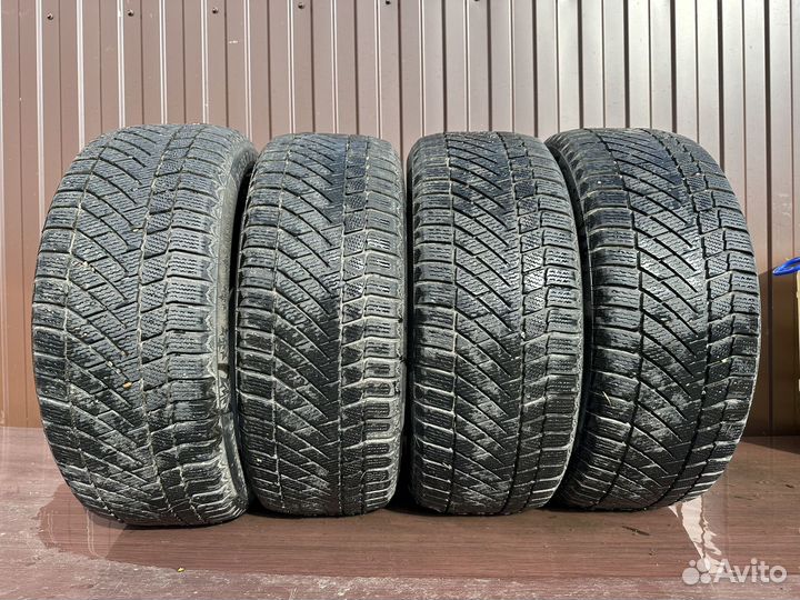 Continental ContiVikingContact 6 215/55 R17 98T