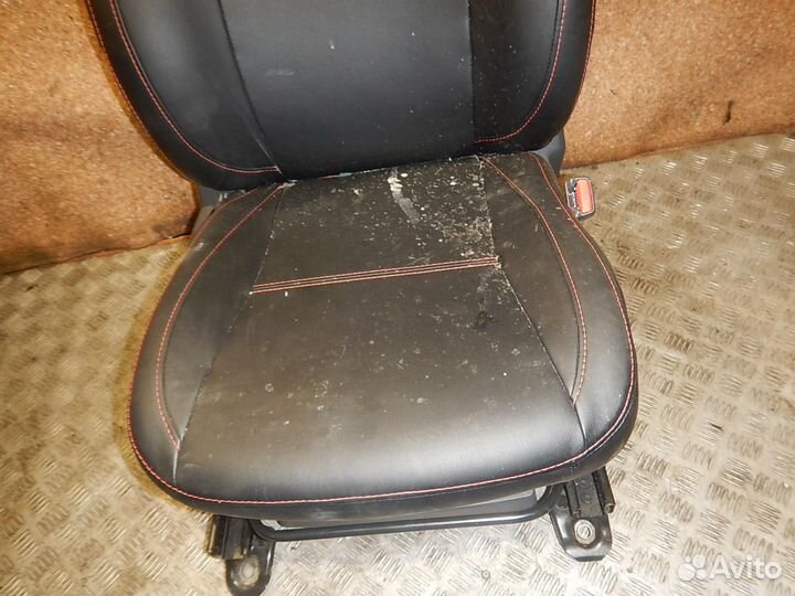 Сиденье переднее правое Toyota Auris