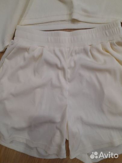 Костюм женский с шортами 42- 44-46 размер