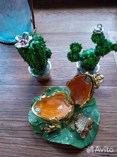 Шкатулка лягушка стразы