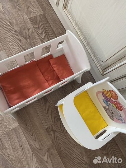 Стульчик для кормления и кроватка для пупсика