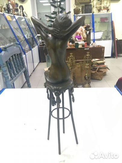 Статуэтка бронза Европа Девушка на стуле ню