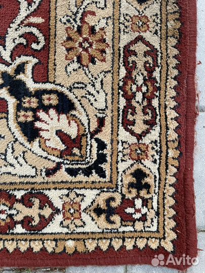 Коврик в бордовых тонах