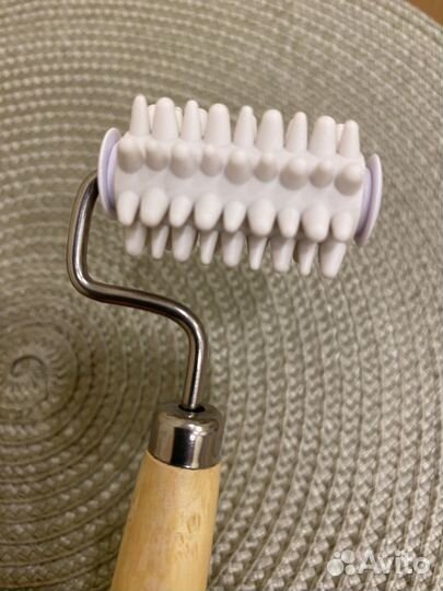 Массажер для лица the Body Shop