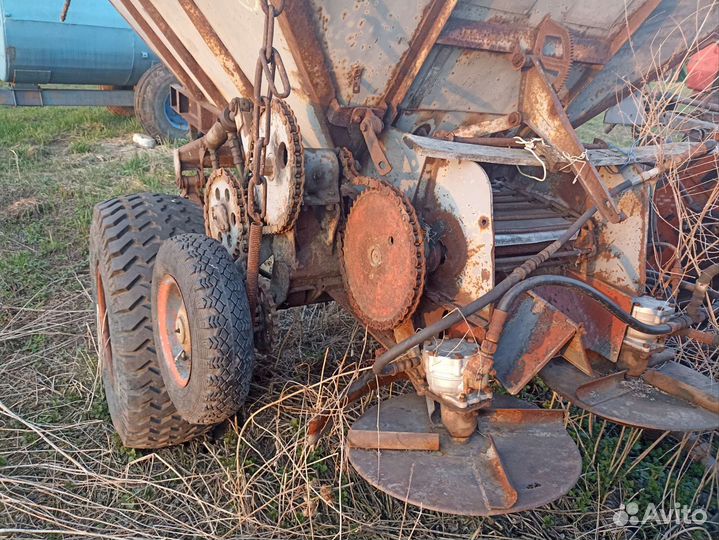 Разбрасыватель удобрений БобруйскАгромаш РУ-3000, 1988