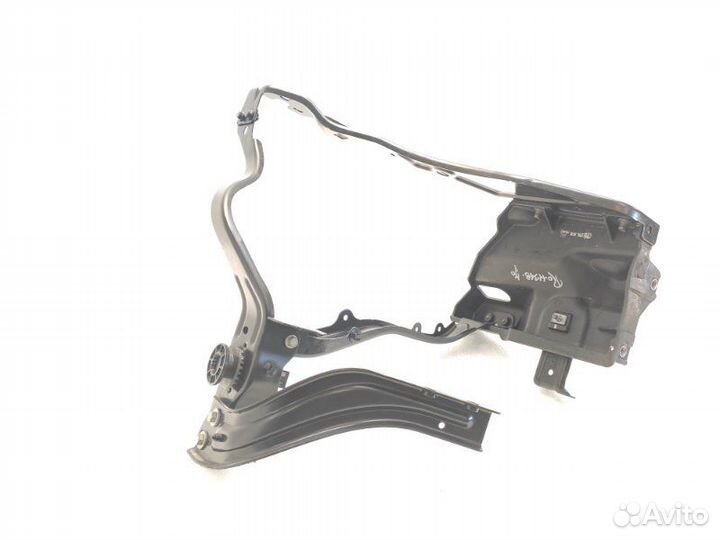 Кронштейн фары передний правый Mercedes-Benz