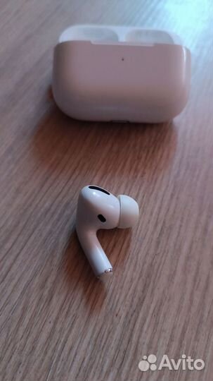 Беспроводные наушники apple airpods pro левый