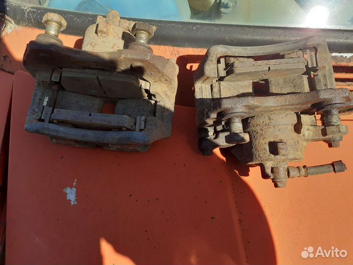 Суппор передний левый и правый Nissan Primera P12