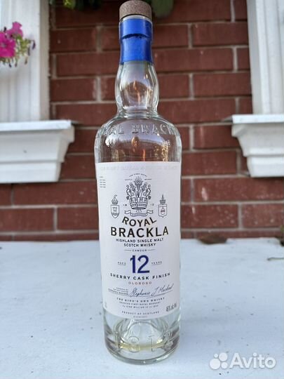 Пустая бутылка от виски для коллекции