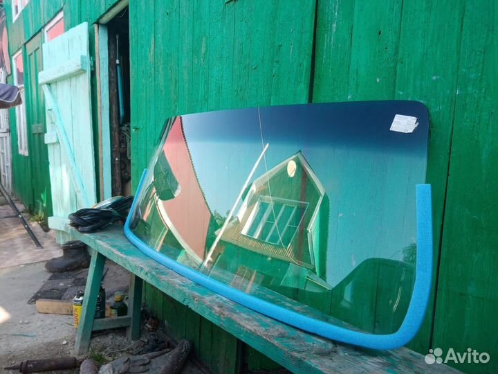 Лобовое стекло на ниву 2121