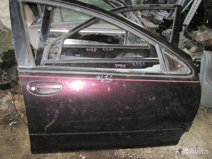 Правая передняя дверь Dodge Intrepid