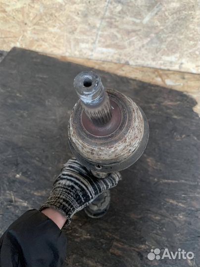 Полуось передняя правая VW Passat B4